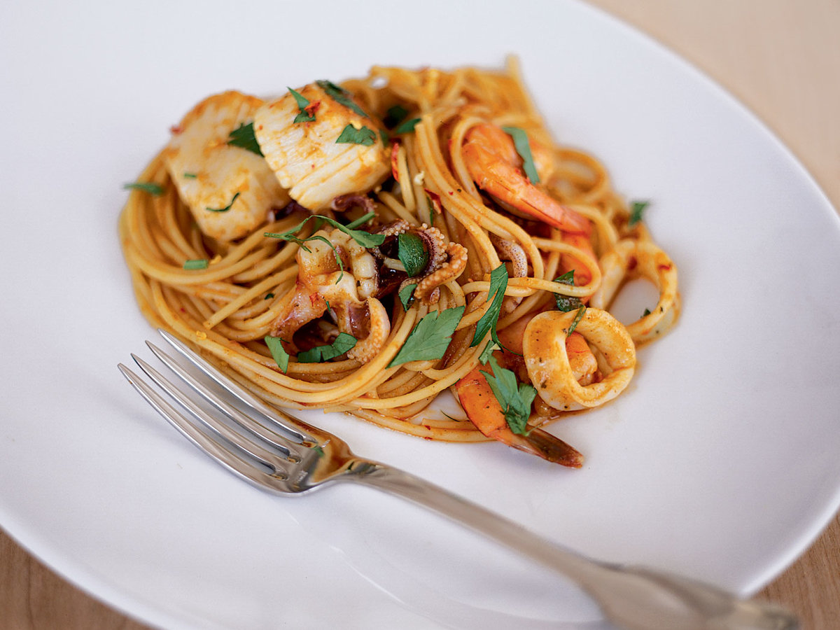 spaghetti with curried seafood marinara