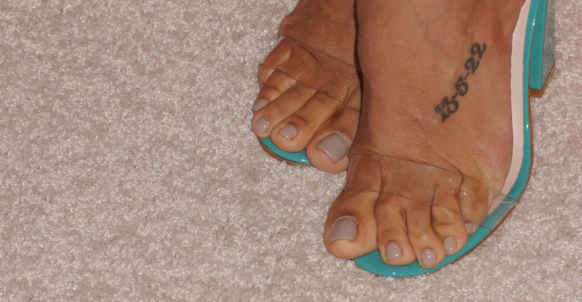 Dania Ramirez's toes