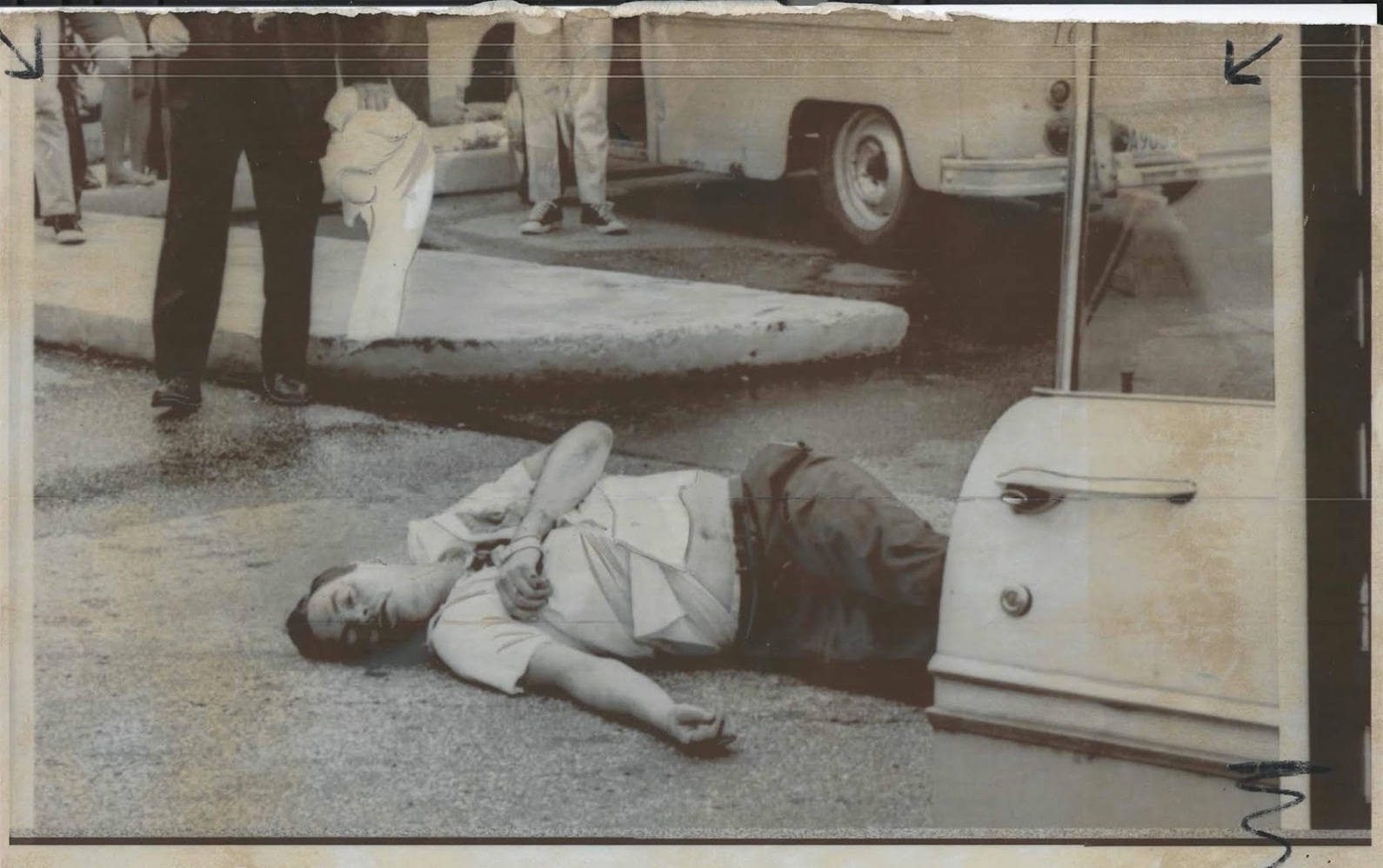 a photo from The Daily Telegraph of George Lincoln Rockwell lying dead