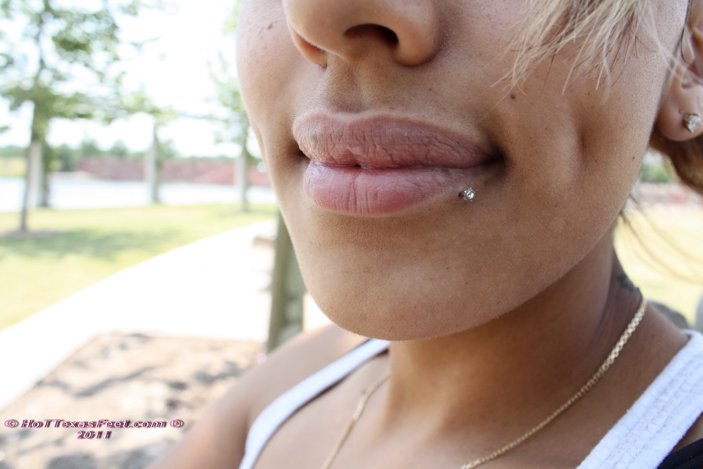 a Texas girl named Vikkie showing her lips