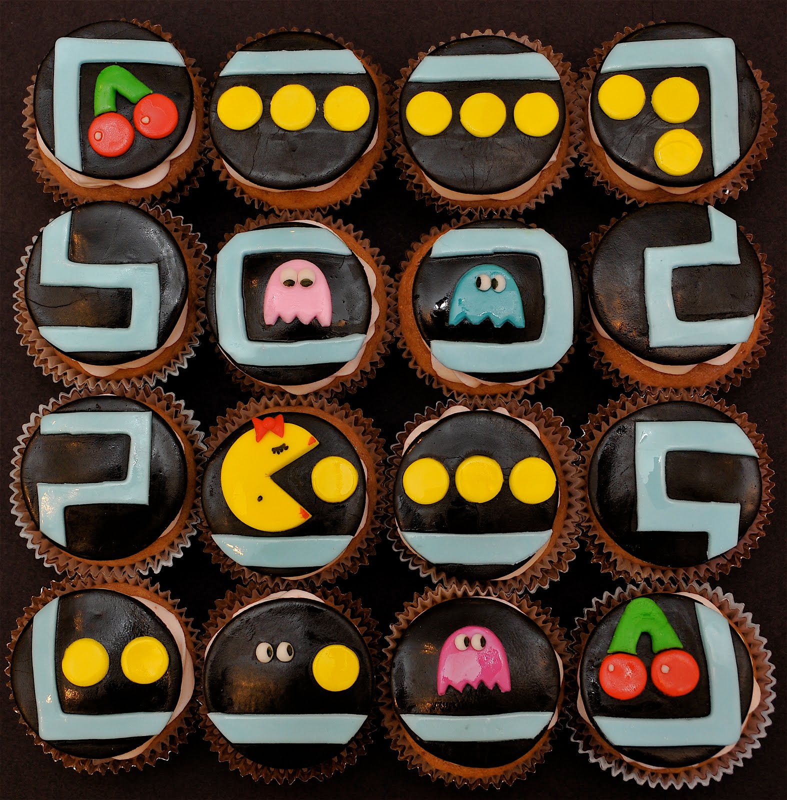 Ms Pac-Man cupcakes