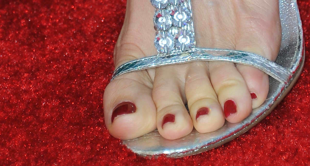 Penelope Ann Miller's toes