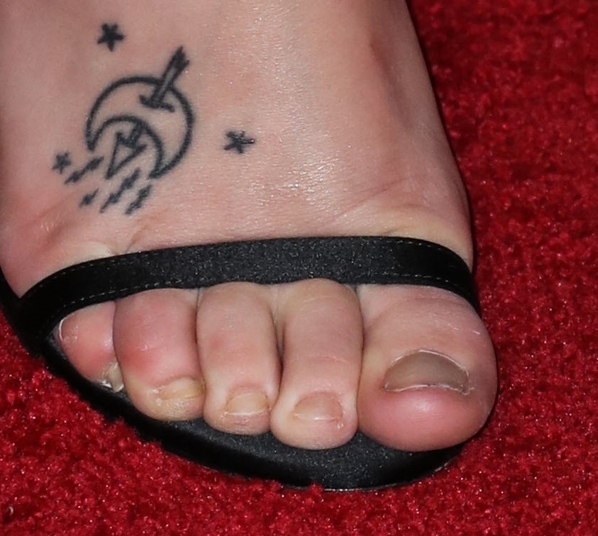 Riley Keough's toes