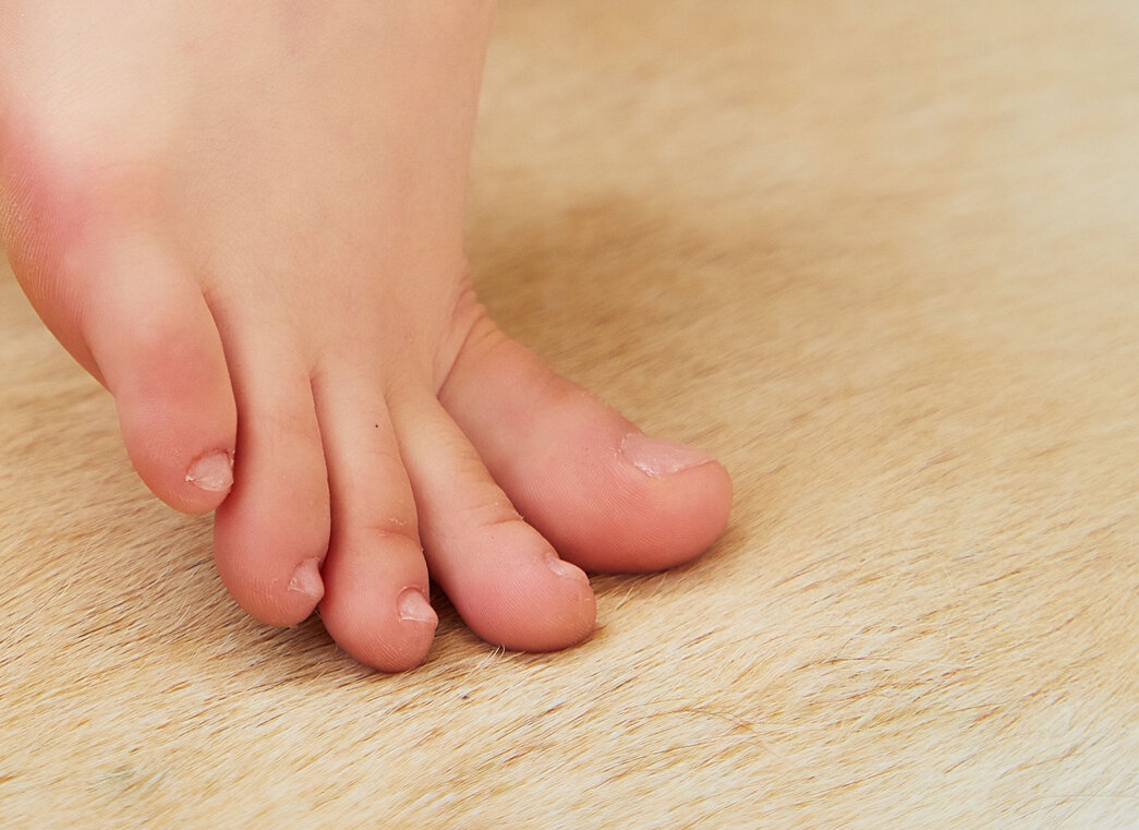 Mila Azul's toes