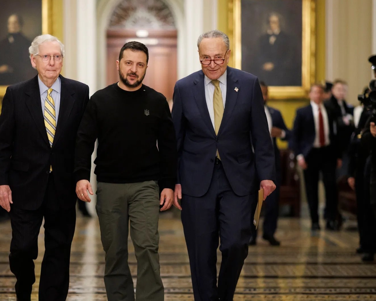 Volodymyr Zelenskyy with Chuck Schumer and Mitch McConnell