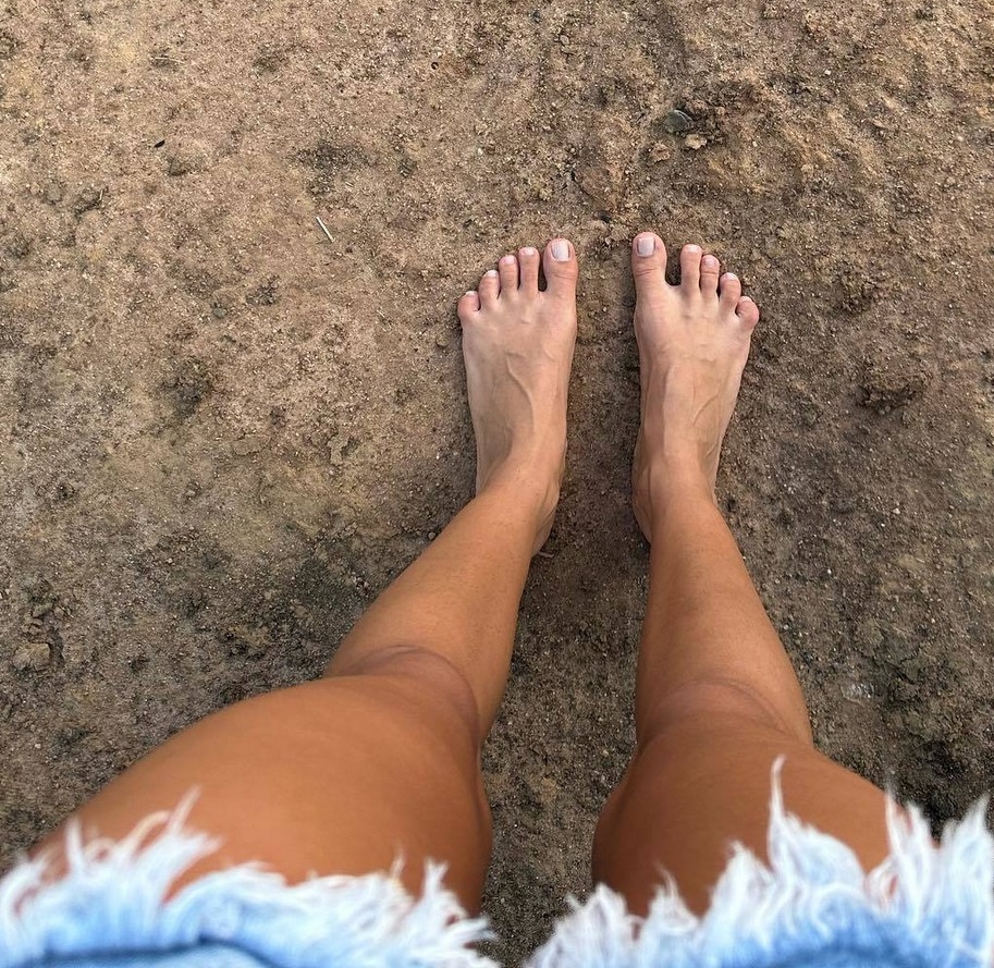 Marina Sena's feet