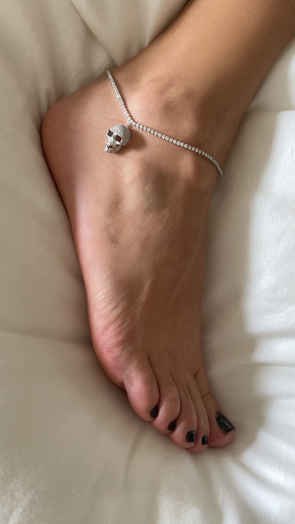 Kourtney Kardashian's foot