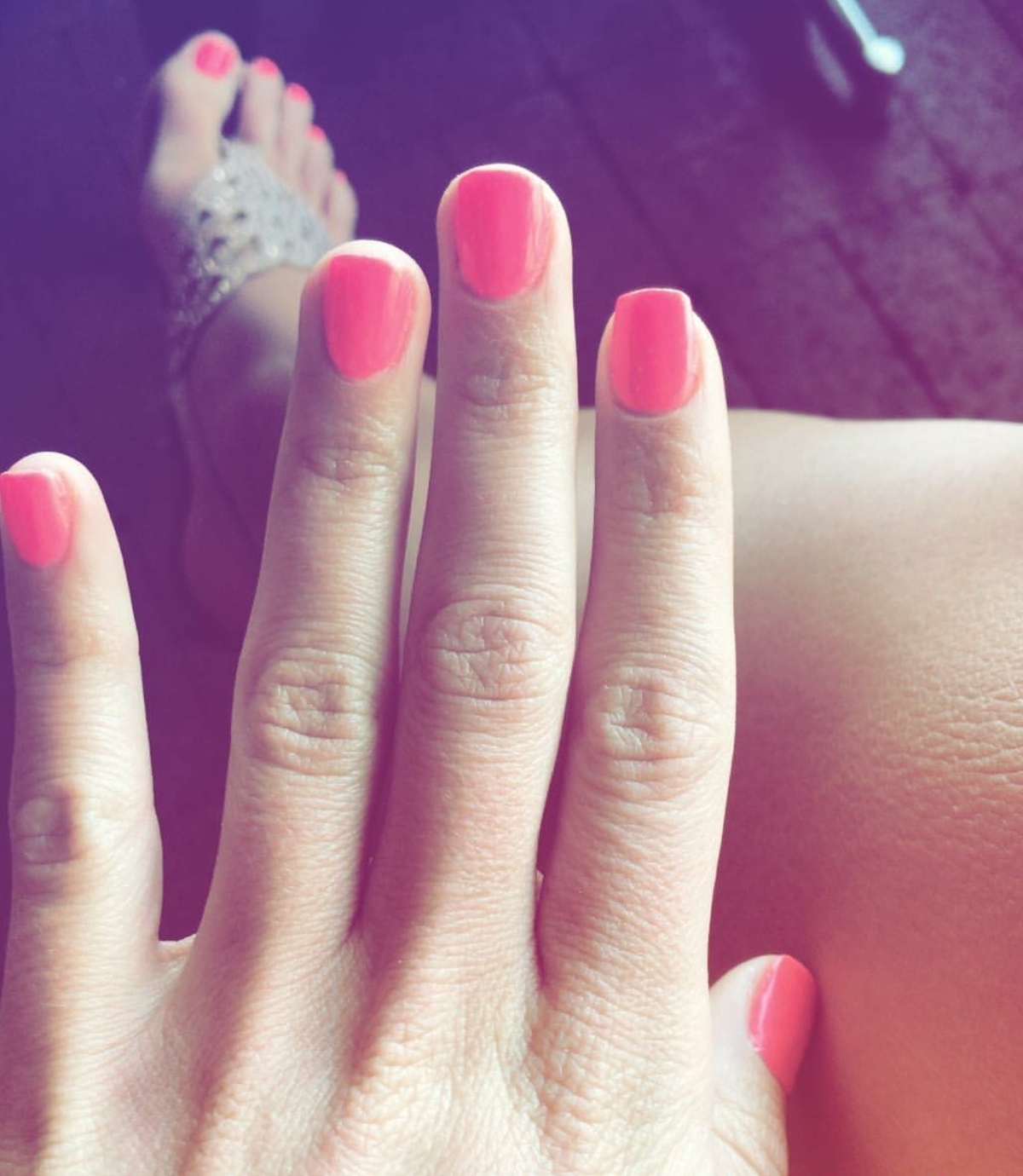 Brooke Hogan's fingers