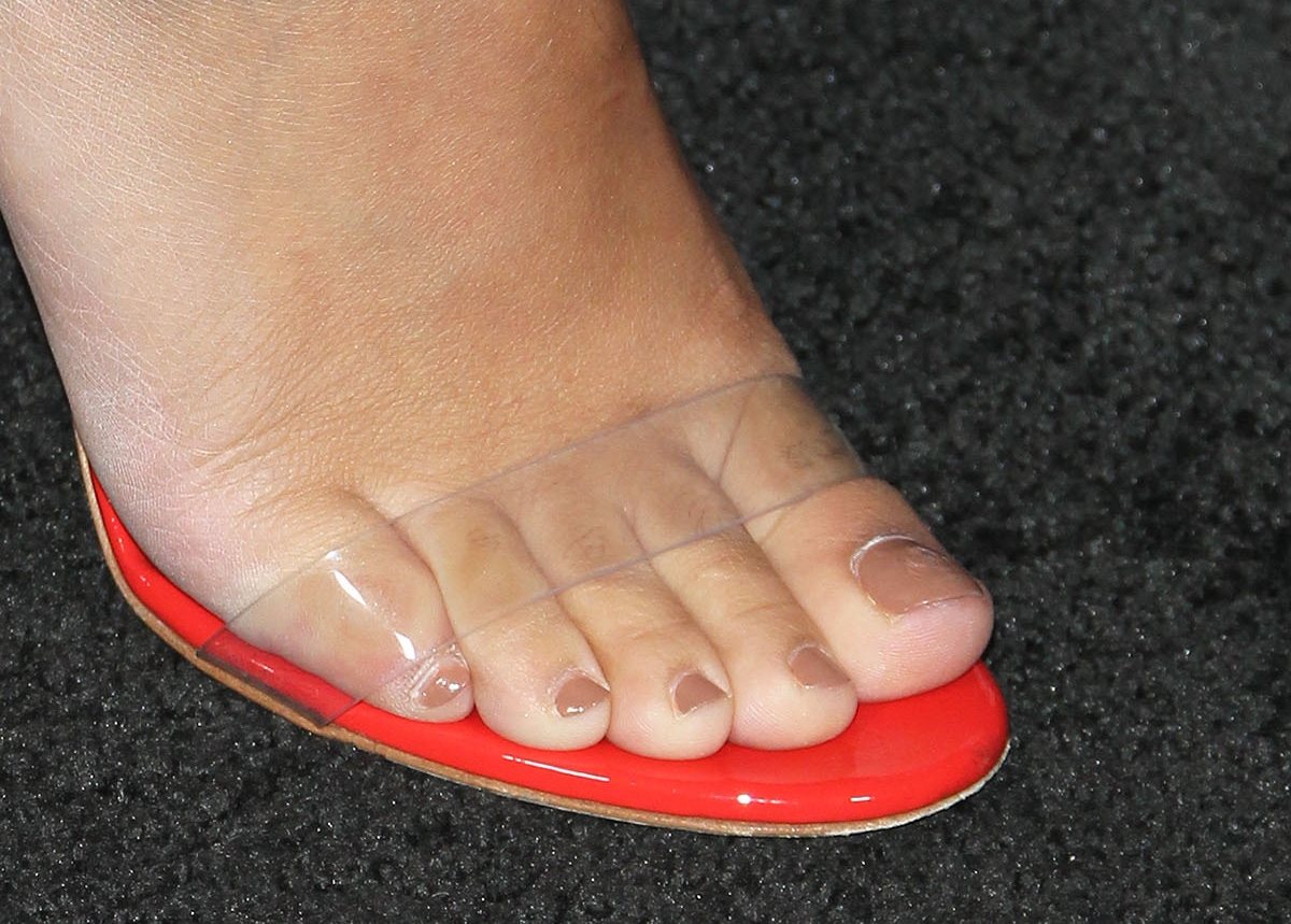 Amandla Stenberg's foot