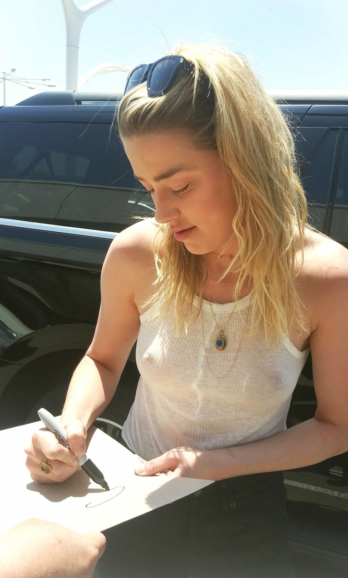 Amber Heard signing an autograph