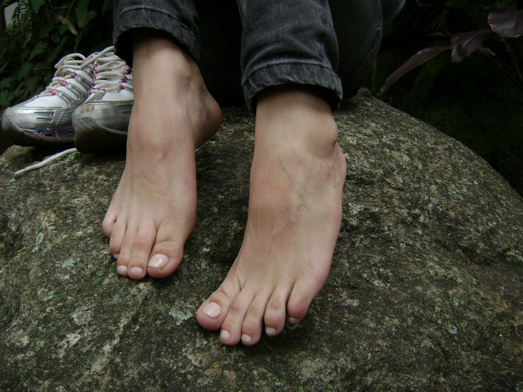 a Brazilian girl named Daiane showing her feet