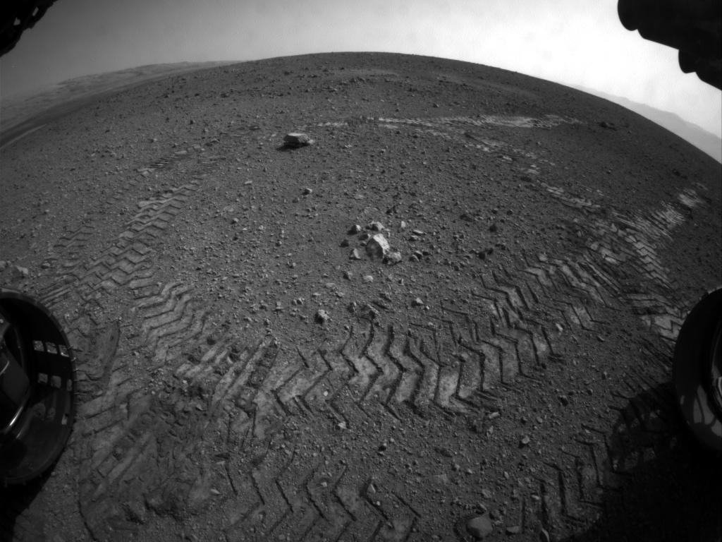Curiosity rover tire tracks on Mars