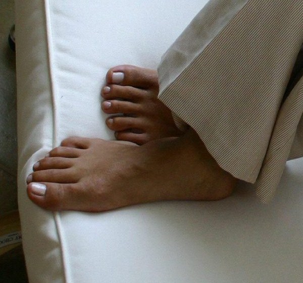 Rosario Dawson's feet