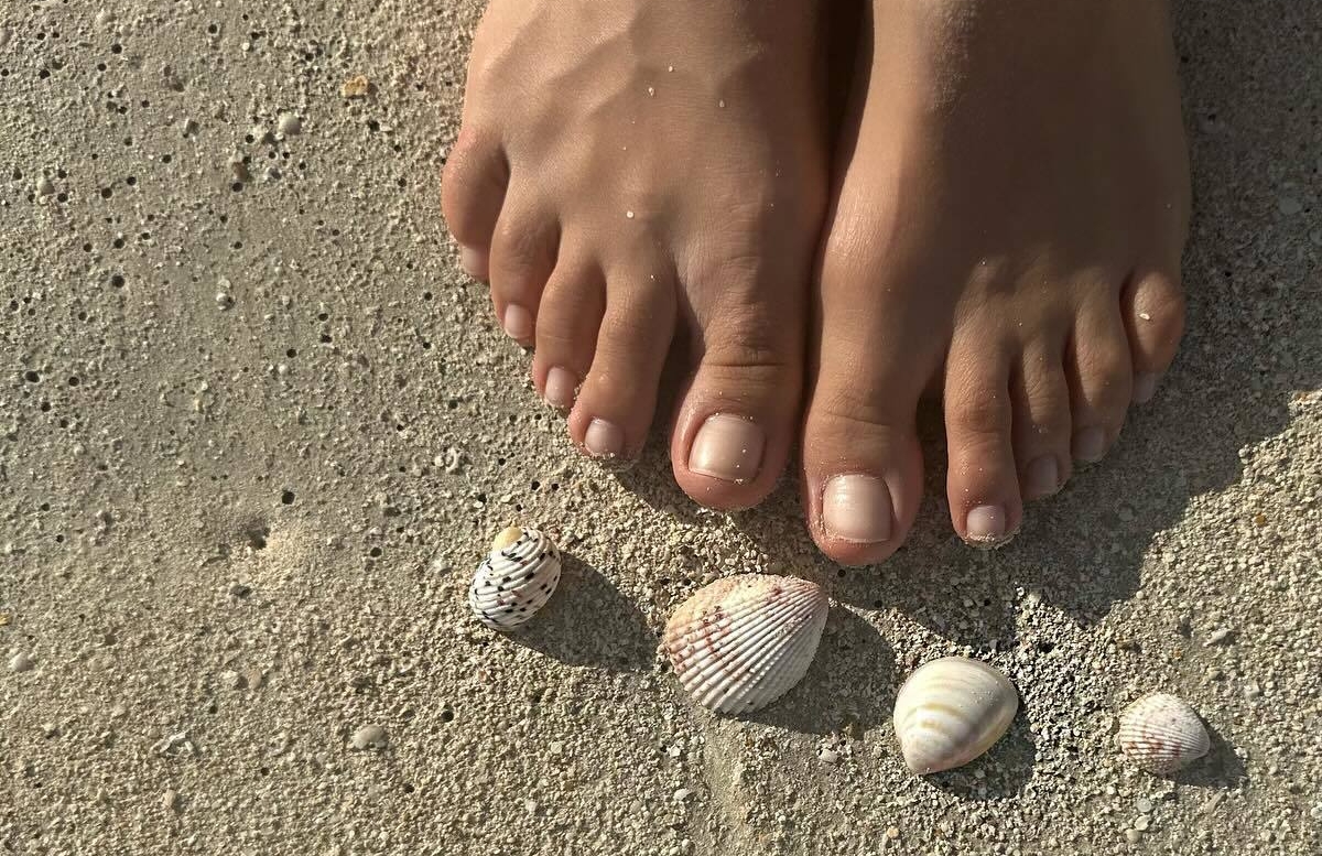Irina Shayk's toes
