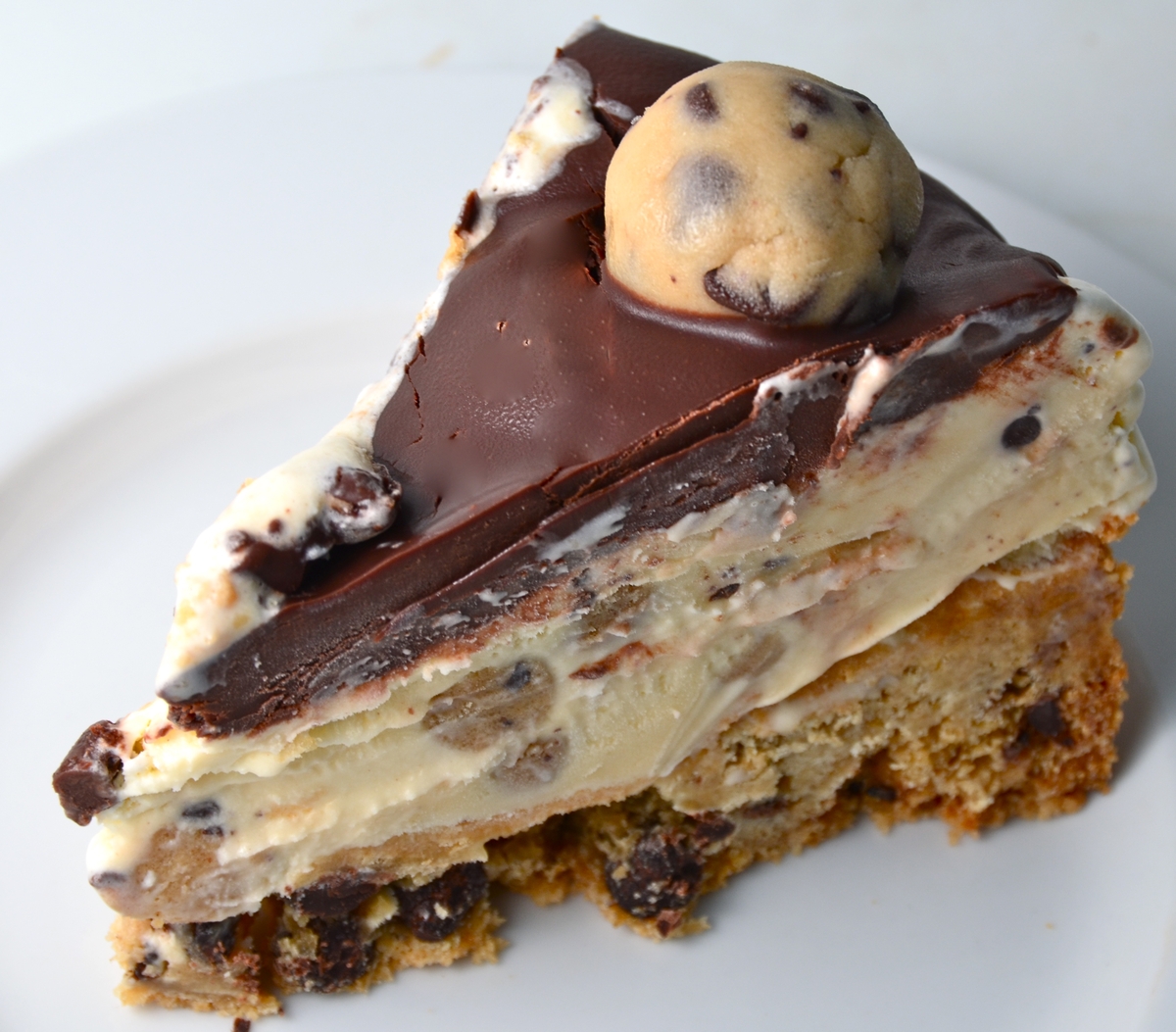 chocolate chip cookie dough ice cream cake