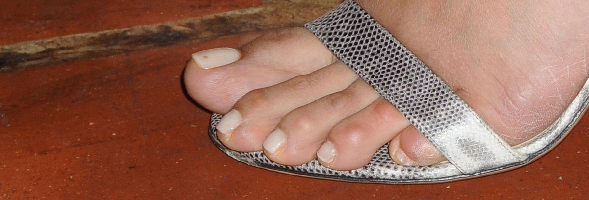 Freida Pinto's toes