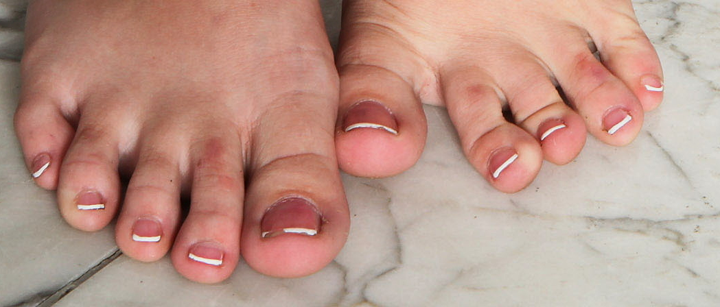 Staci Silverstone's toes