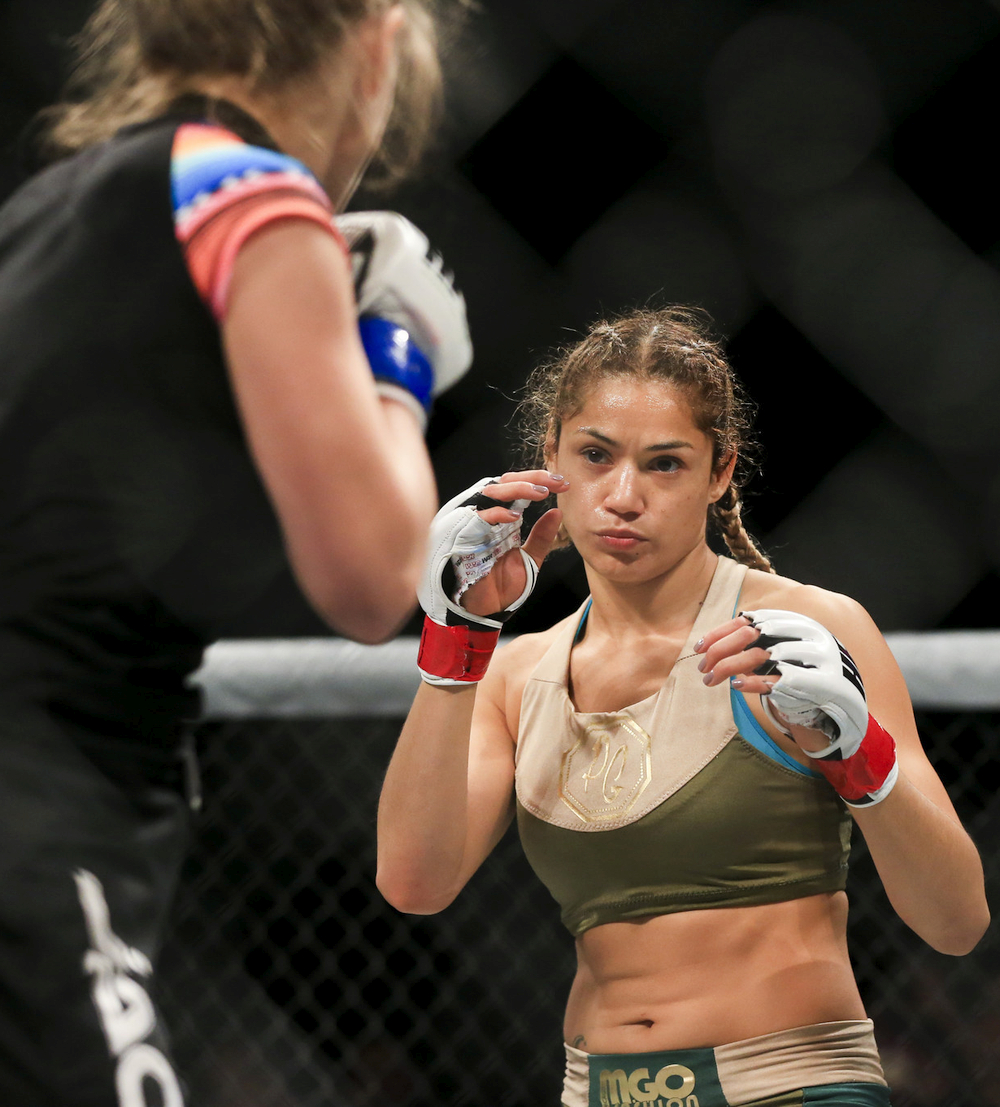 Pearl Gonzalez fighting at HFC 28