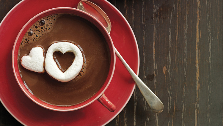 hot chocolate with marshmallow hearts