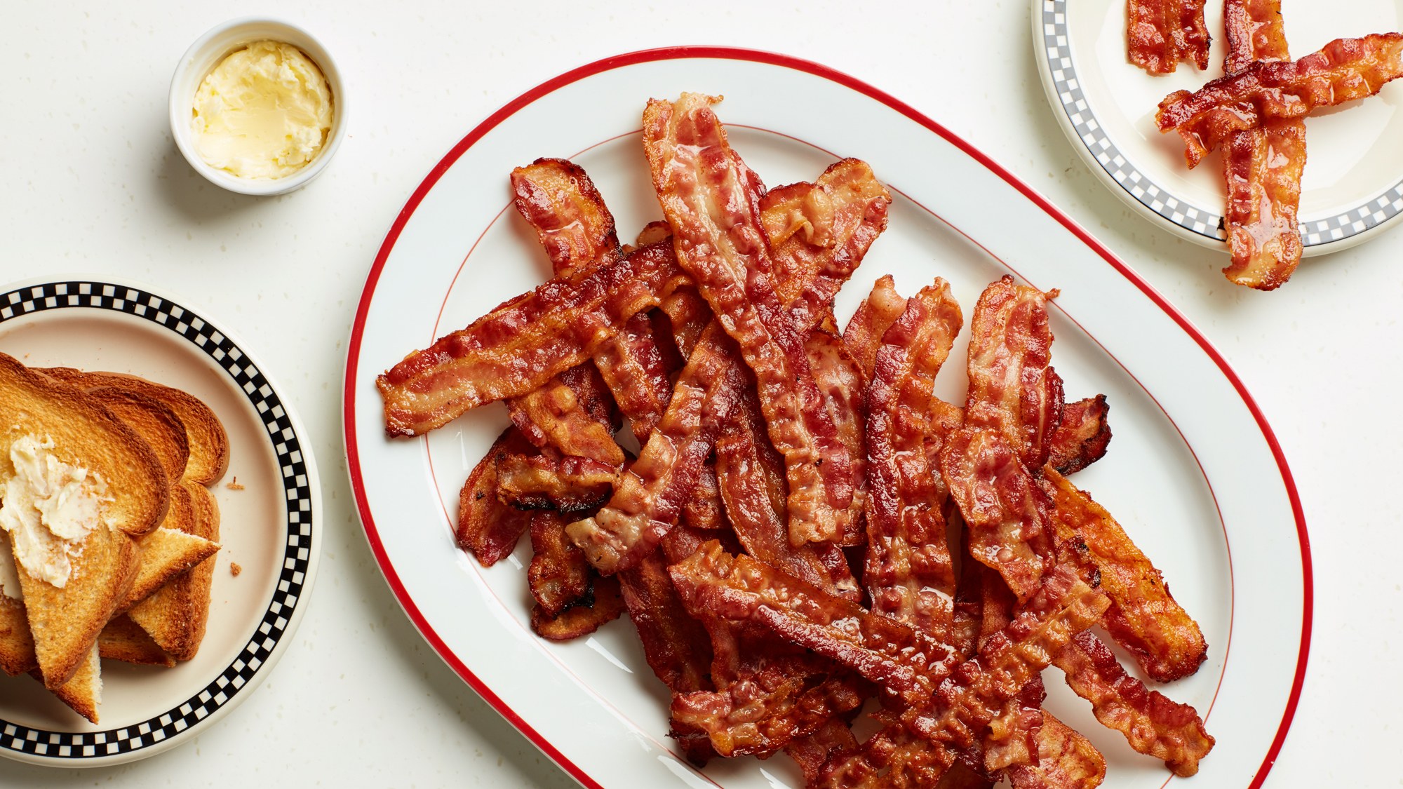 a plate of bacon with buttered toast