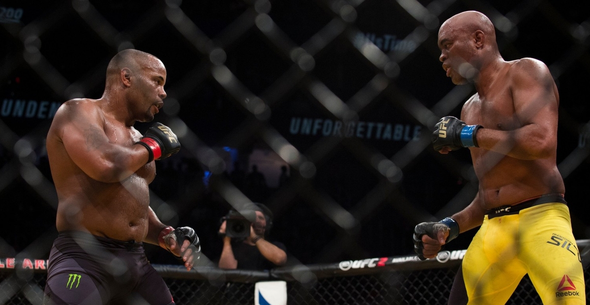 video review : Daniel Cormier versus Anderson Silva at UFC 200